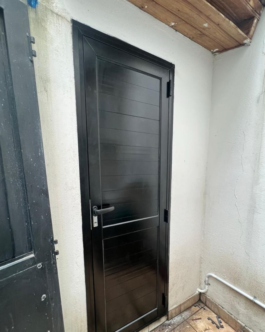 Puerta Rotonda 750 negra